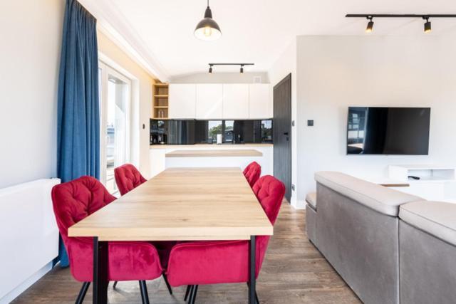 Leeloo Aparthotel Człuchów Buitenkant foto